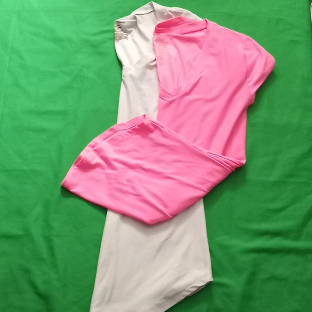 Pre-loved v-neck shirts (2)